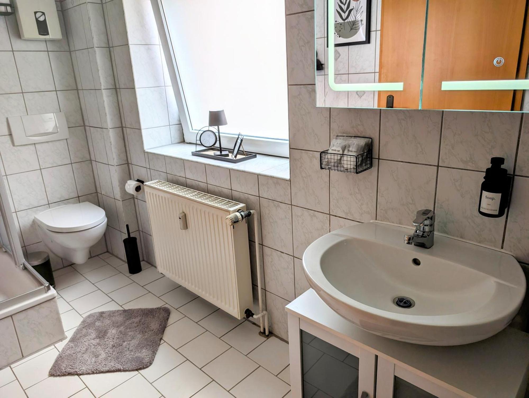 מגדבורג Casa Apartment Modern Vintage Flexibilitaet Pur- Perfektes Apartment Fuer Familien Und Geschaeftsreisende 5 Schlafplaetze, Vollausstattung, Amazon Prime & Parkplatz Inklusive מראה חיצוני תמונה
