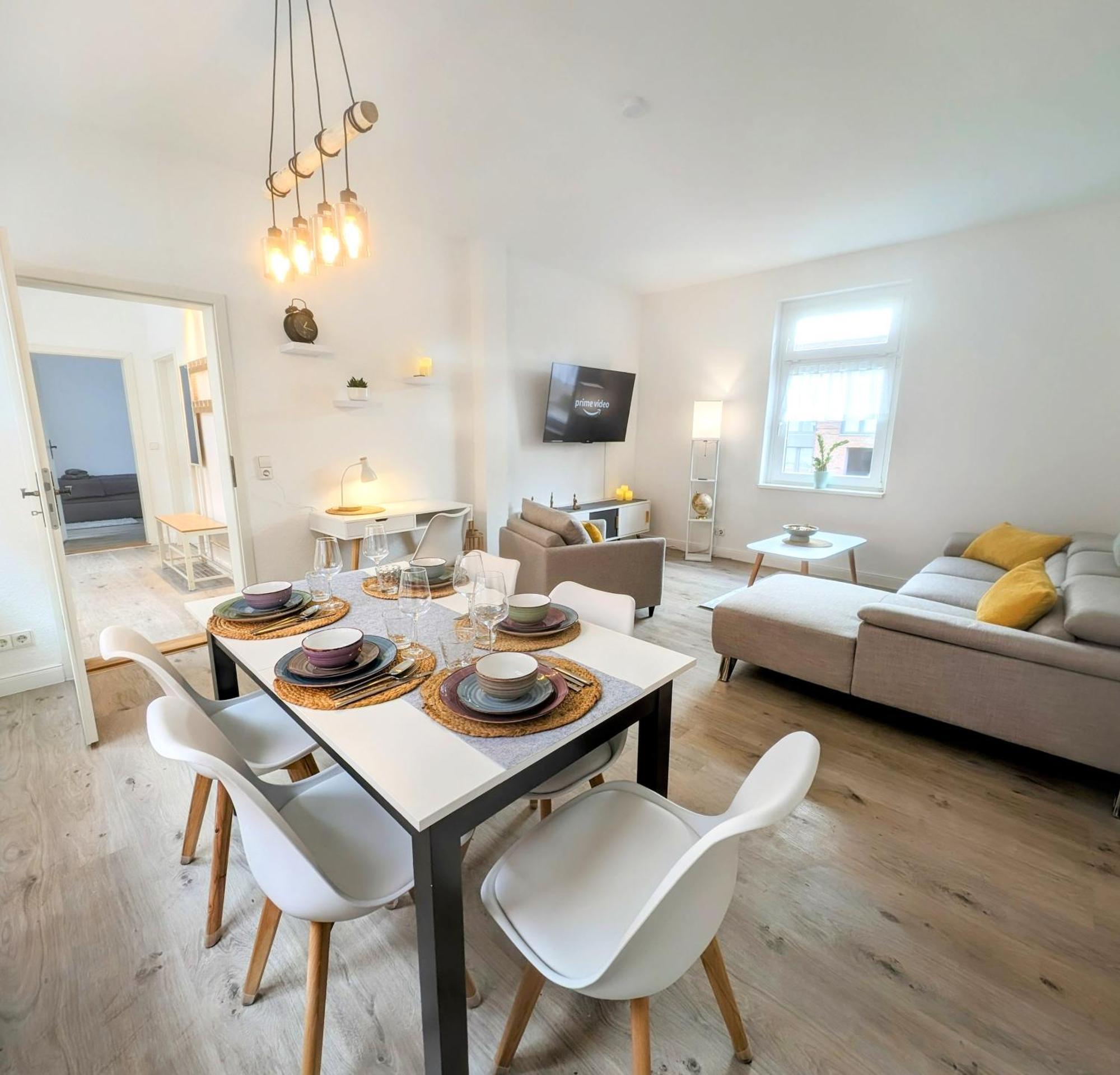 מגדבורג Casa Apartment Modern Vintage Flexibilitaet Pur- Perfektes Apartment Fuer Familien Und Geschaeftsreisende 5 Schlafplaetze, Vollausstattung, Amazon Prime & Parkplatz Inklusive מראה חיצוני תמונה